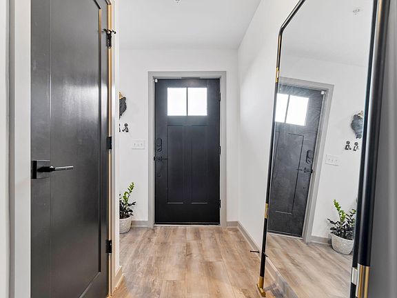 3rd image of 2058 Edison Park Ln