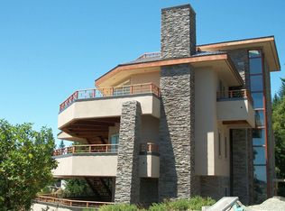 10 Blueridge Rd, Whitethorn, CA 95589