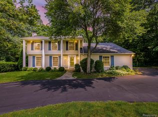28054 Harwich Dr, Farmington Hills, MI