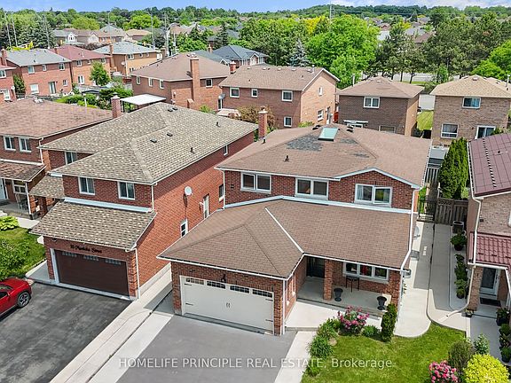 3rd image of 33 Muskoka St