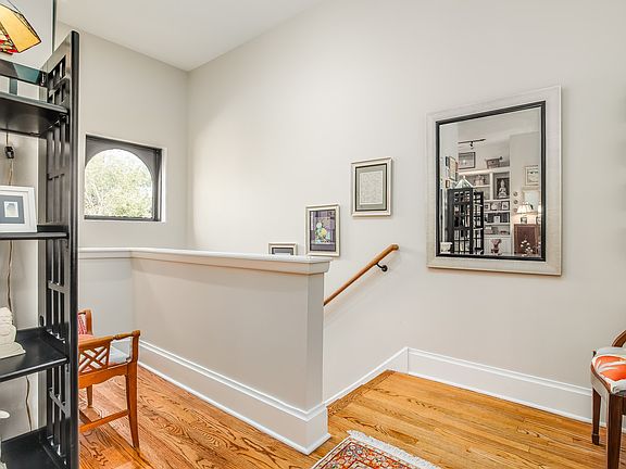 5th image of 819 W Dickens Ave #3C