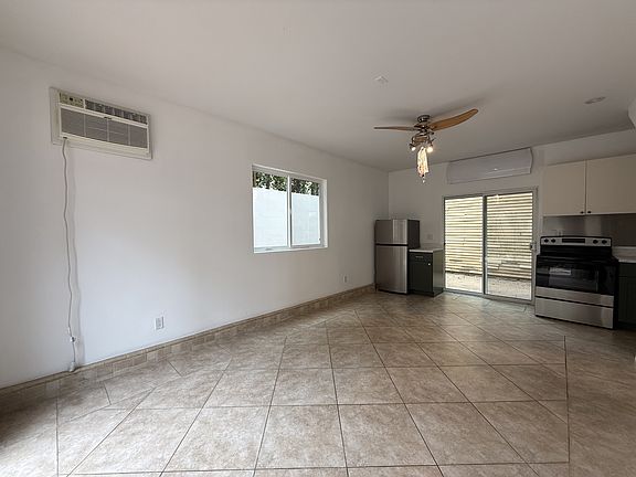 2nd image of 748 1/2 N La Jolla Ave #748