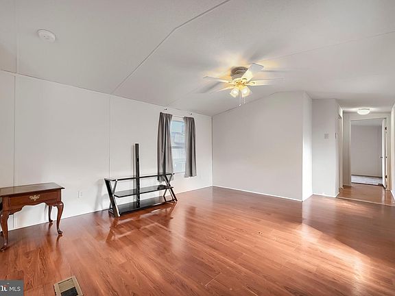 5th image of 490 Mirabile Ln