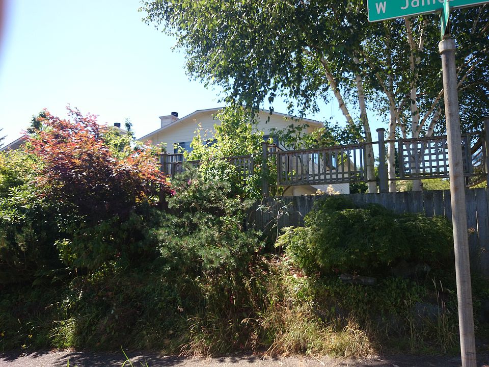 2nd image of 2865 W Jameson St