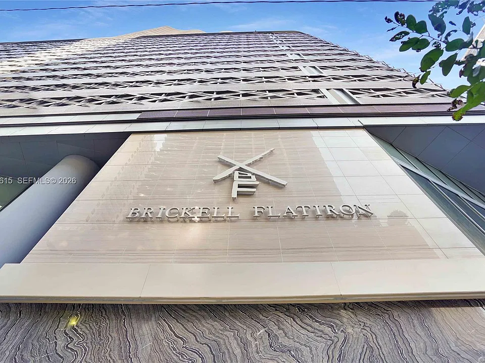 1000 Brickell Plz #1906