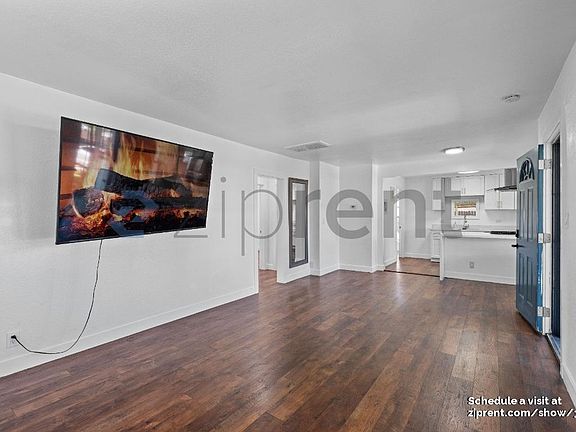 4th image of 1112 Klengel St
