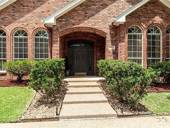 3rd image of 3801 Shady Meadow Dr