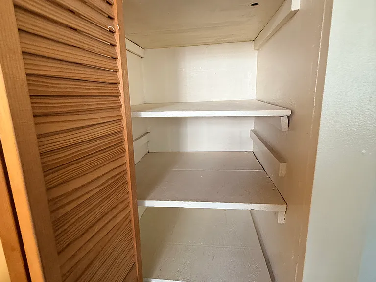 76-78 E Park St #8 — Photo 5