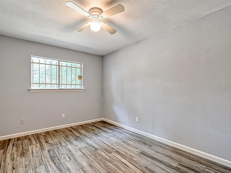 8623 Valley Forest Dr — Photo 19
