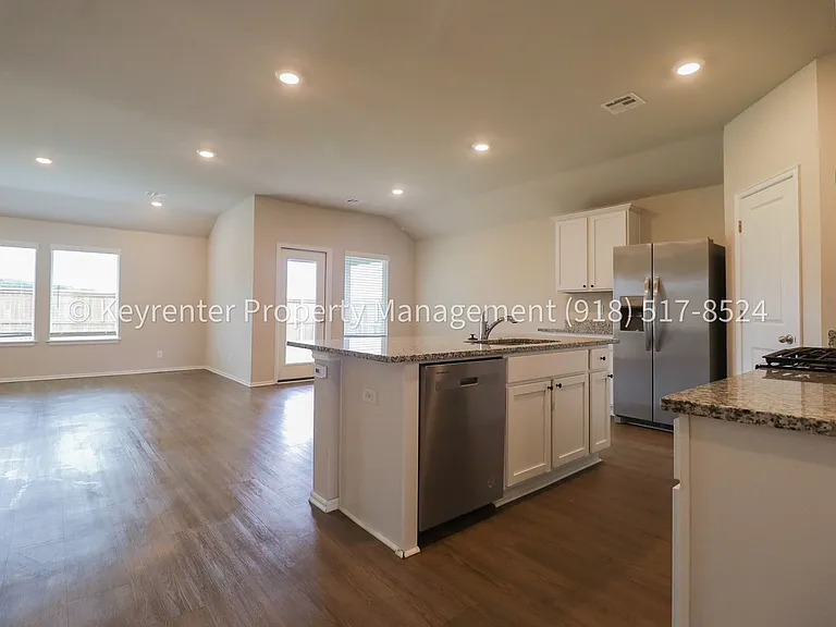 1308 Sunstone St — Photo 19