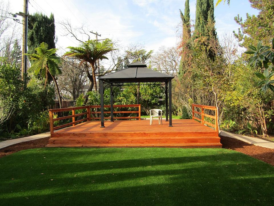 Large, private, peaceful back yard