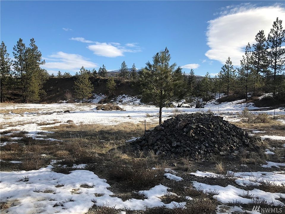 2nd image of 4 Lake Bluff Rd