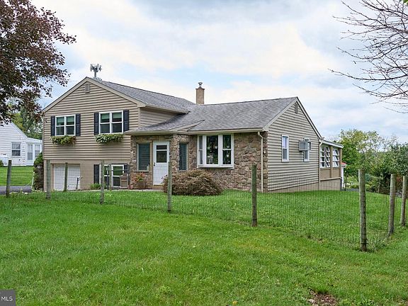 2nd image of 7078 Easton Rd