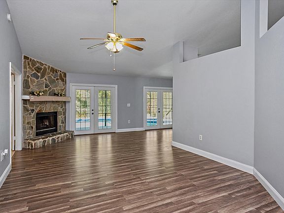 5th image of 320 Cortez Ct