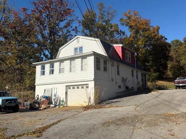 9743 Masters Rd, Waynesboro, PA 17268