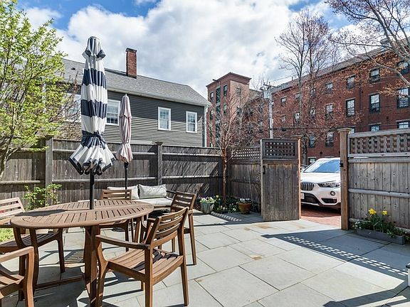 3rd image of 14 Charles St Unit 14