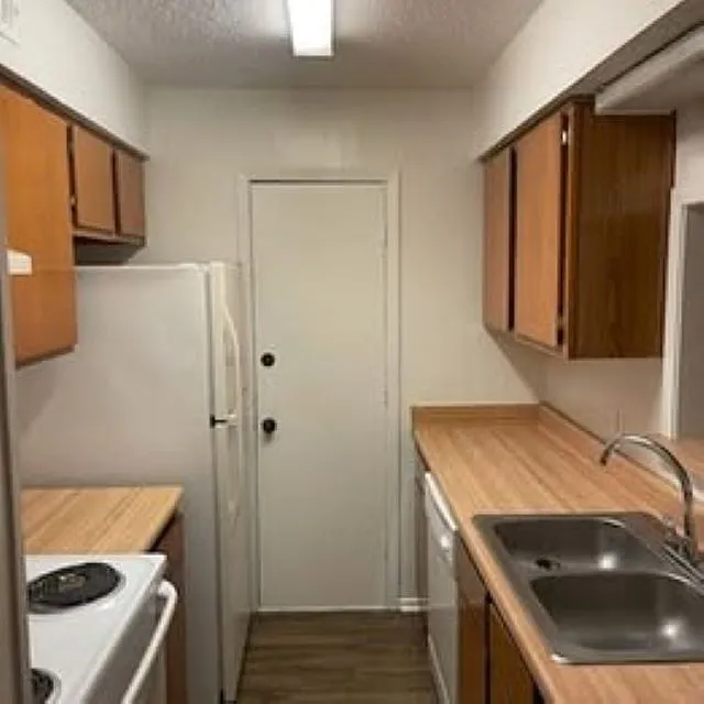 2 bed, 768 sqft, $1,100 — Photo 3