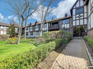1712 Faulkner Ct, Mahwah, NJ 07430