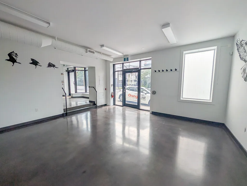 140 Caroline St S — Photo 4