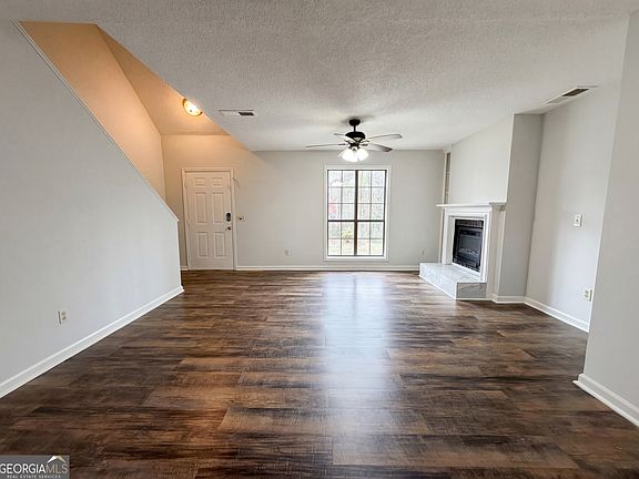 3rd image of 26 Lakeview Ter