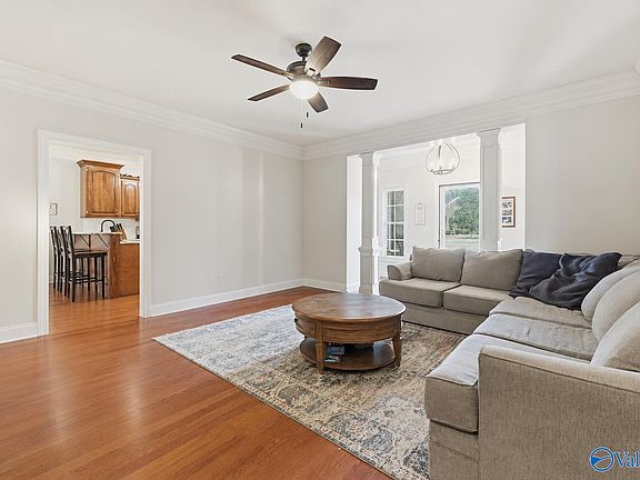 4th image of 110 Hickory Glen Cir