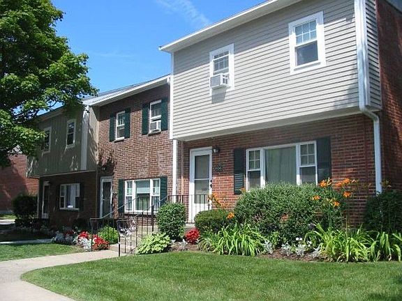 2nd image of 167 King Ave Unit B