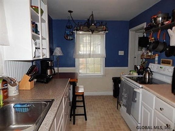 3rd image of 15 Lyric Ave