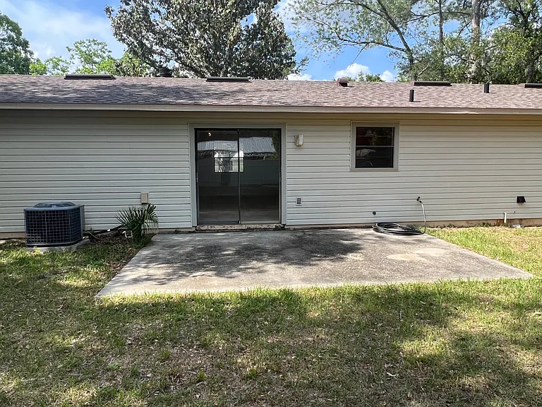 5127 NW 26th Pl — Photo 2