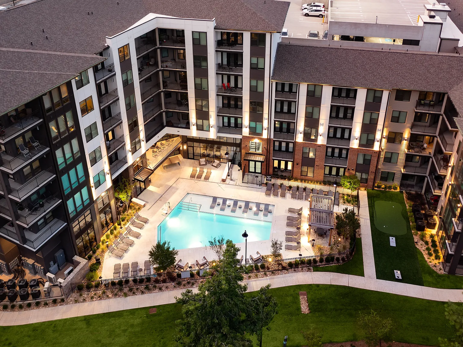 915 Glenwood Apartments on the Beltline — Photo 2