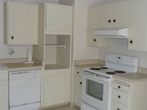 2nd image of 3621 Thornhill Dr