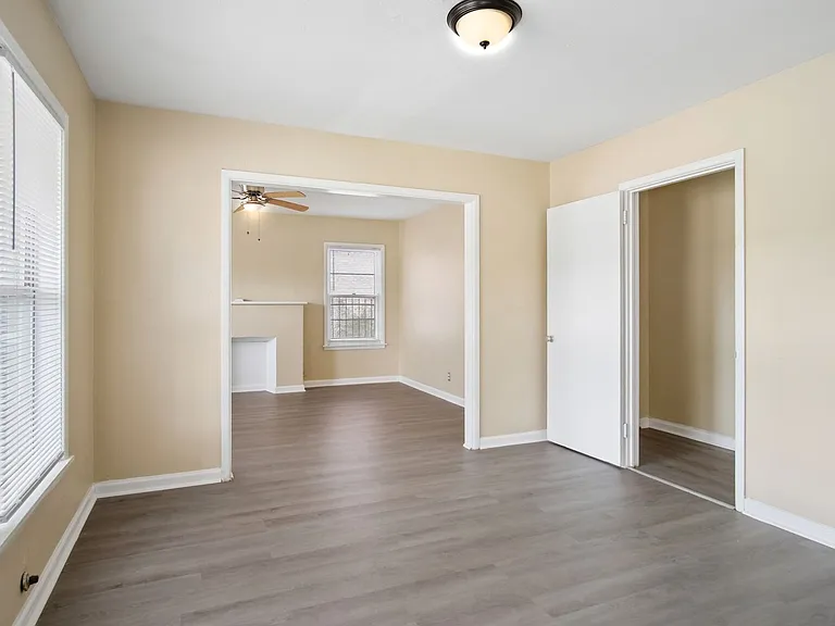 2818 E Houston St — Photo 10
