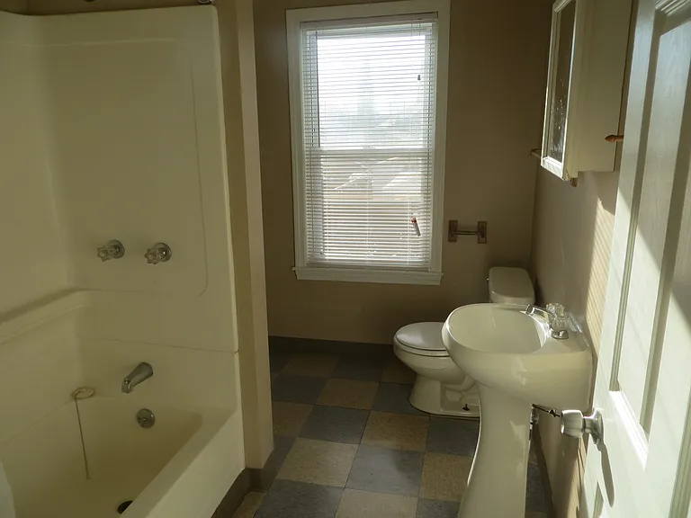 40 Vine St #D — Photo 6