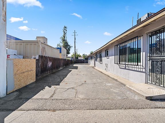 5th image of 4584 E Tulare St