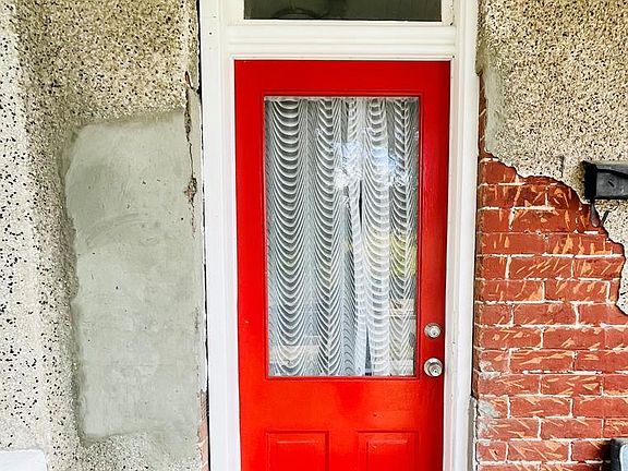 3rd image of 924 Spruce St
