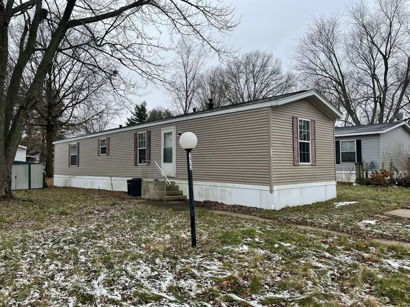 372 Wayne St, Mahomet, IL 61853