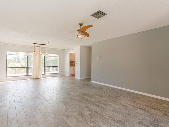 3rd image of 18 Turtle Creek Dr APT F