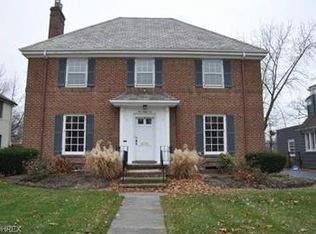 1066 Parkside Dr, Lakewood, OH