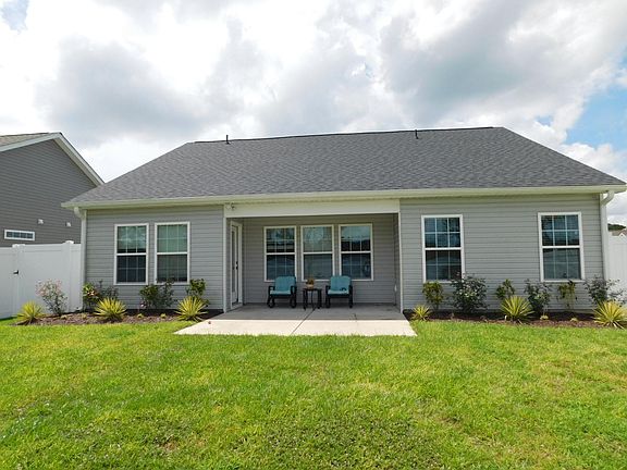 Back of house-Fenced in yard
