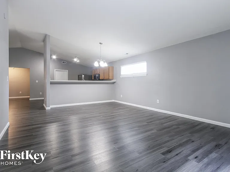 3940 Burningbush Dr — Photo 3