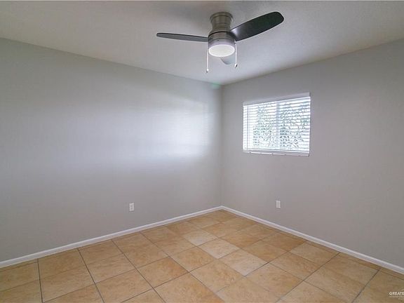 5th image of 604 Harvey St