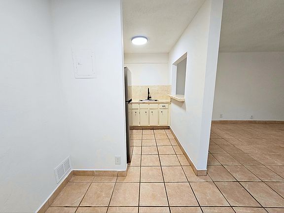 4th image of 1300 NE 3rd St #F2d83b603