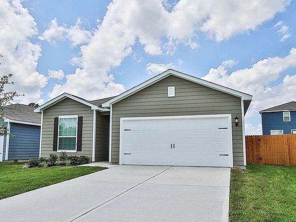 The Maple at Williams Trace comes equipped with many designer upgrades included in the price,