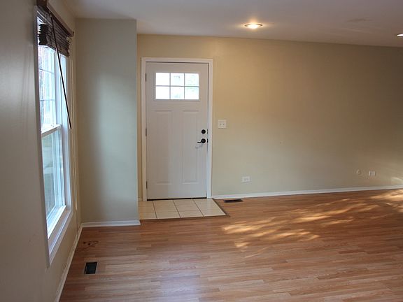 2nd image of 412 Somerset Ln #7C