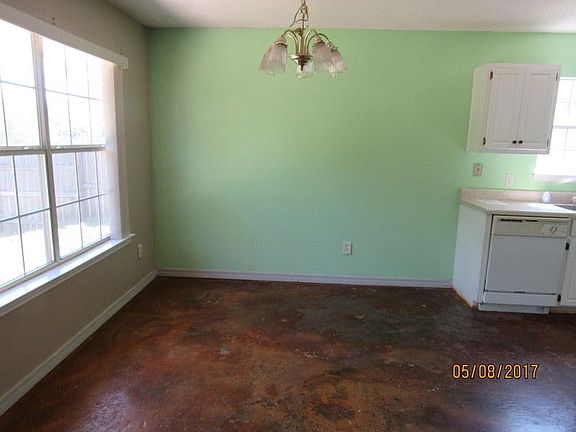 3rd image of 2825 Tamiami Trl
