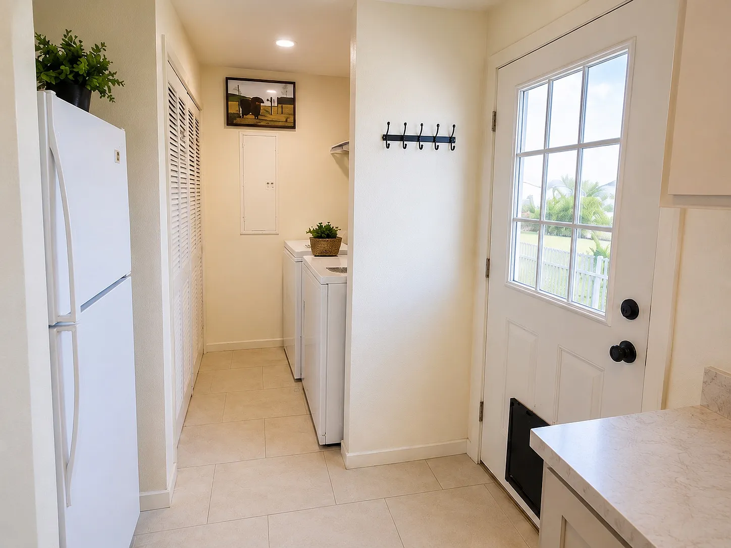 3 bed, 1369 sqft, $2,200 — Photo 3