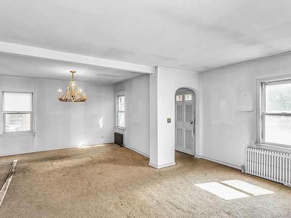4th image of 1915 Stewart Avenue