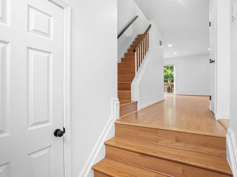 423 McDaniel Dr — Photo 16