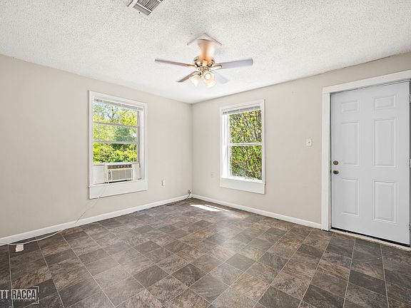 2nd image of 2404 Orange St
