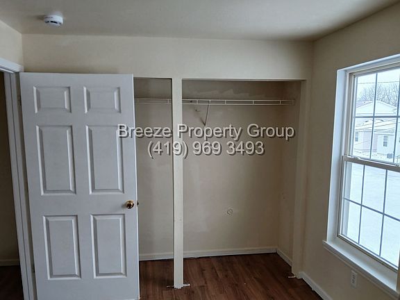 3rd image of 527 Nova St #527