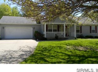 195 Burlington St, Brighton, IL 62012